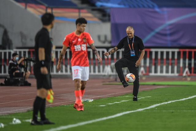 每体：FIFA限制使用西班牙语，德容阿什拉夫维尼修斯均受影响